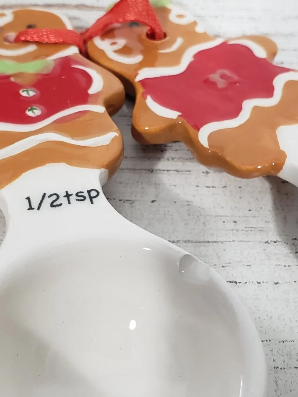 N/A ceramic gingerbread
